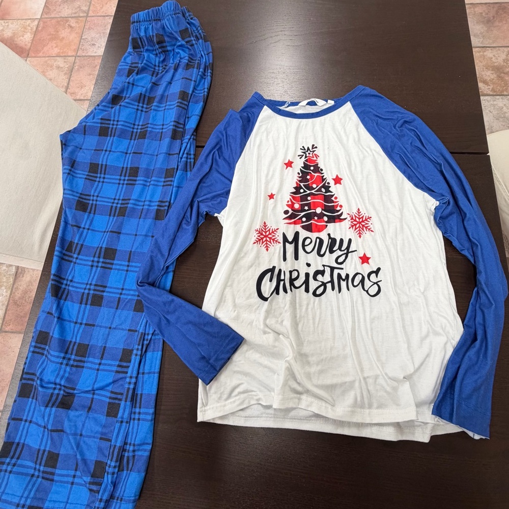One size medium Christmas pajama set
Small pajama shirt(not in group picture)